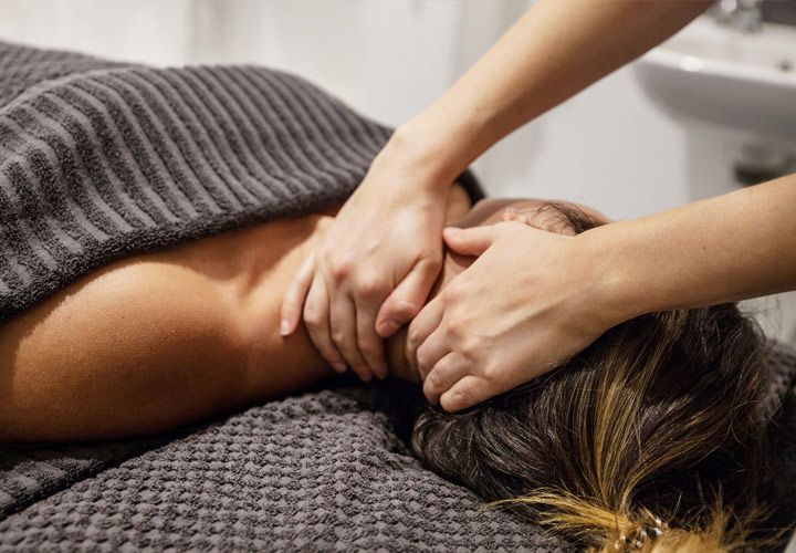 Massage at The Bellissima Clinic in Clapham, London.
